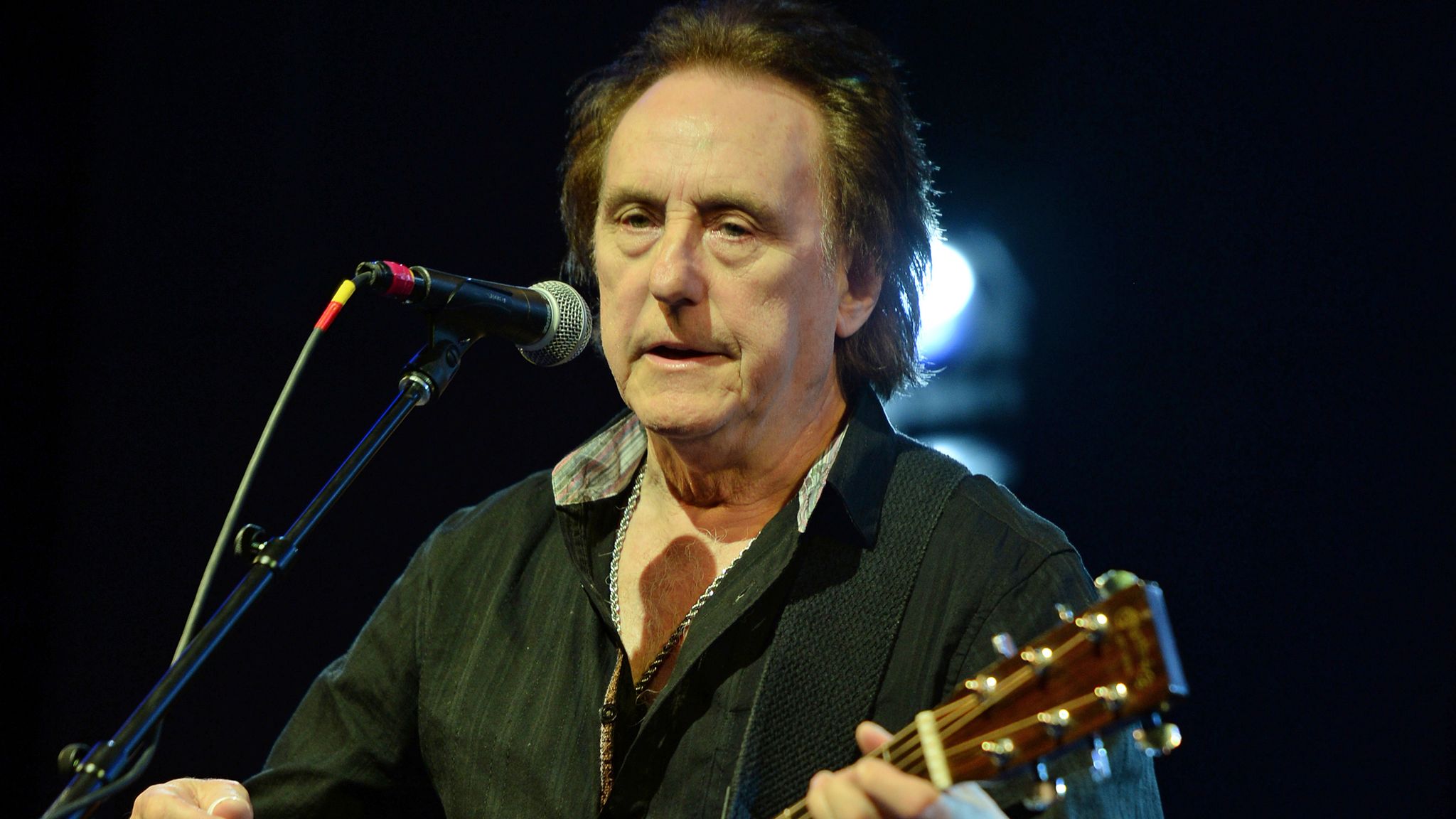 Denny Laine: Paul McCartney pays tribute after Moody Blues singer and Wings  guitarist dies aged 79, Ents & Arts News