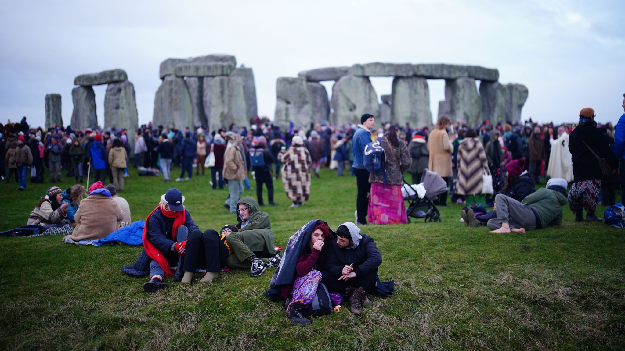 Crowds gather at Stonehenge for winter solstice as police issue roads