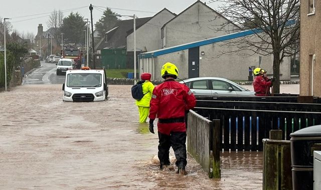 UK weather: Post-Christmas travel misery as roads and railways look to recover from Storm Gerrit - Vimarsana News