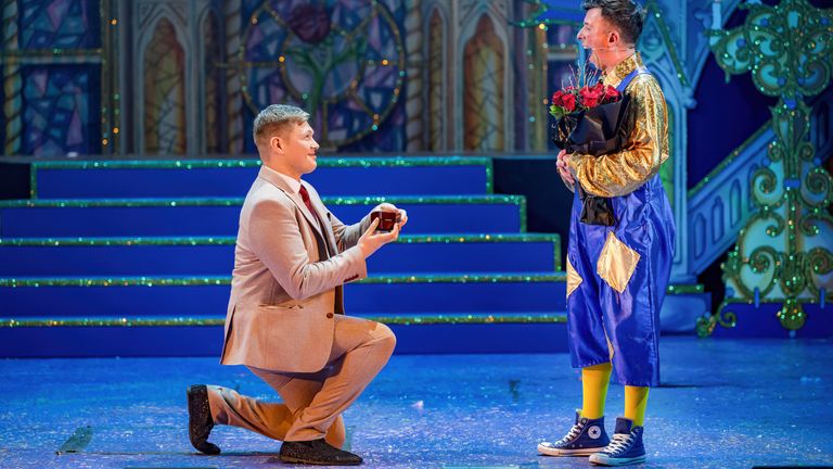 Pantomime star stunned after surprise on-stage proposal at Beacon Arts Centre - Vimarsana News