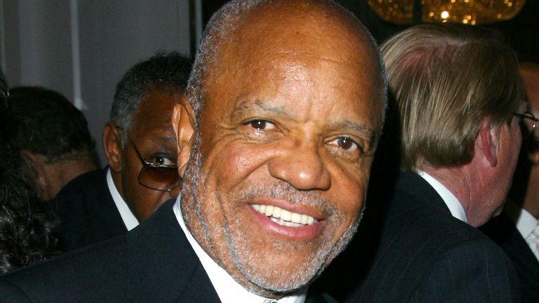 Photo by: Lee Roth STAR MAX, Inc. - copyright 2002 ALL RIGHTS RESERVED Telephone/Fax: (212) 995-1196 10/10/02 Berry Gordy at the Rainbo