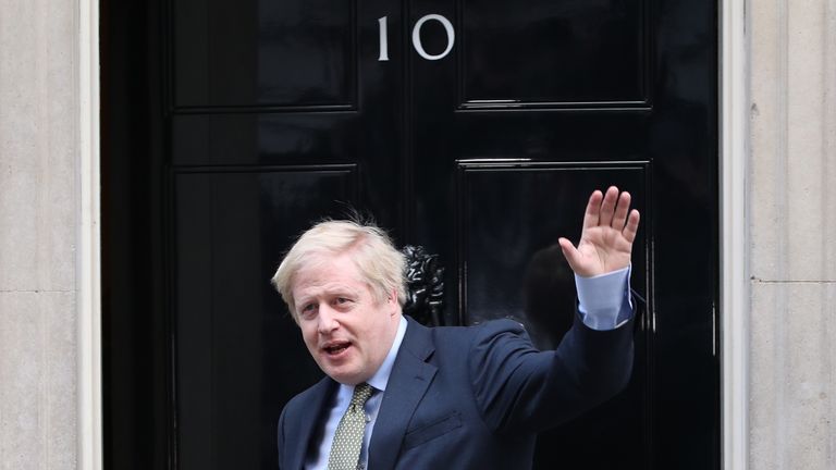 Boris Johnson arrives at Downing Street after an audience with Queen Elizabeth II, in which he was invited to form a Government, after the Conservative Party returned to power in the General Election with an increased majority.  Photo PA.  Photo date: Friday, December 13, 2019. See the PA POLÍTICA Elections story.  Photo credit should be: Yui Mok/PA Wire