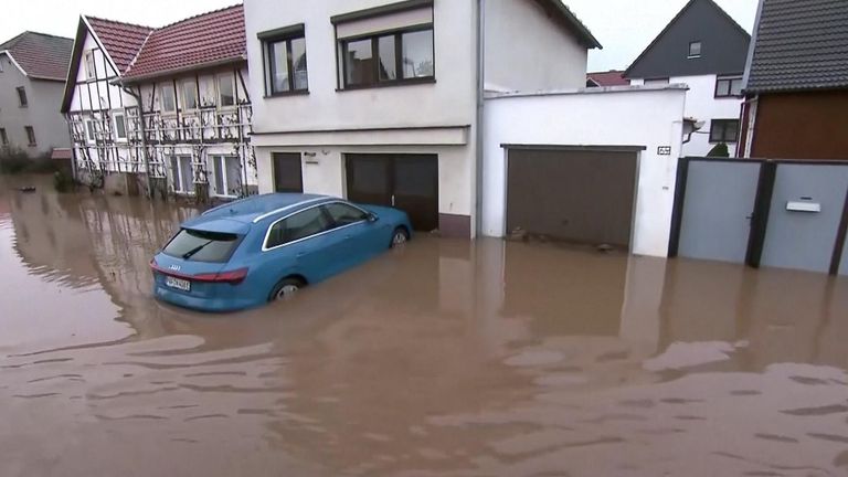 Christmas washout in Germany as heavy rains cause rivers to burst their banks
