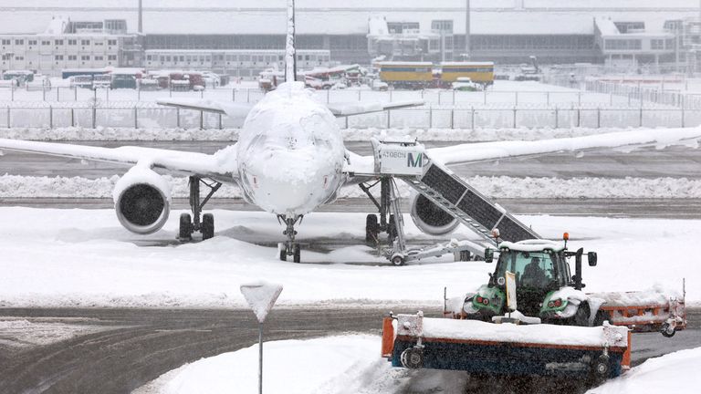 02 December 2023, Bavaria, Munich: A snow plow drives in front of a plane in the snowstorm at the airport. The closure of flight operations at Munich Airport has been extended until 6 a.m. on December 3, 2023 due to heavy snowfall. Photo by: Karl-Josef Hildenbrand/picture-alliance/dpa/AP Images