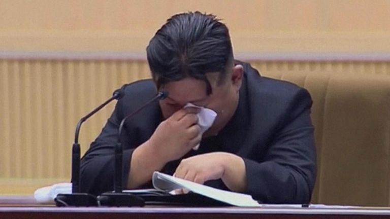 Kim Jong Un sheds tears during meeting in Pyongyang