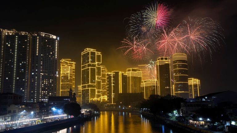 Fireworks explode over Rockwell Center in celebration of the New Year in Makati, Metro Manila, Philippines, January 1, 2024. REUTERS/Eloisa Lopez