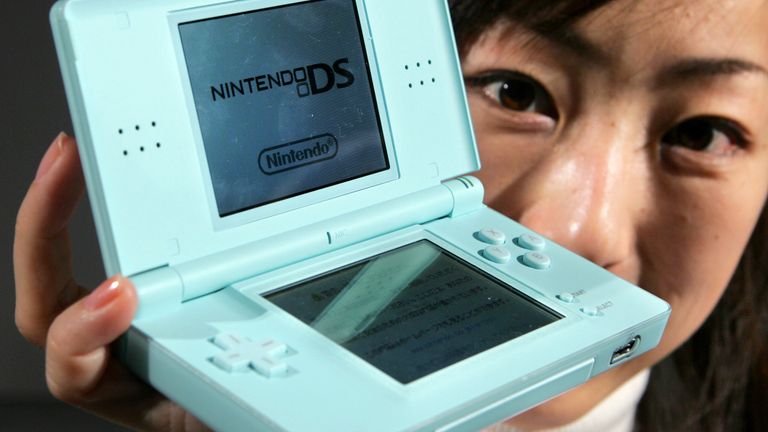 A Japanese model shows off Nintendo Co.&#39;s new dual screen handled video game console "Nintendo DS Lite" at an unveiling in Tokyo February 15, 2006. The 218-gram (7.69-ounce) game console will start sales on March 2, for the price of 16,000 yen ($136). REUTERS/Toru Hanai