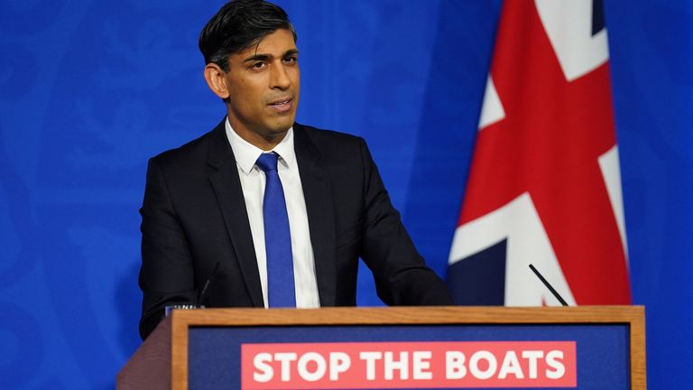 Prime Minister Rishi Sunak gave an update on the plan at a press conference in the Downing Street briefing room "Stop the ship" Illegal immigrants in London, England, December 7, 2023.  James Manning/Pool via REUTERS