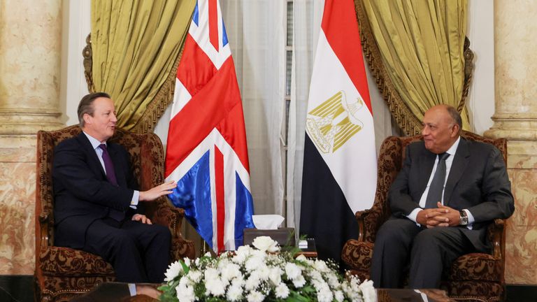 Egyptian Foreign Minister Sameh Shoukry meets British Foreign Secretary David Cameron, amid the ongoing conflict between Israel and the Palestinian Islamist group Hamas, in Cairo, Egypt, December 21, 2023. REUTERS/Mohamed Abd El Ghany