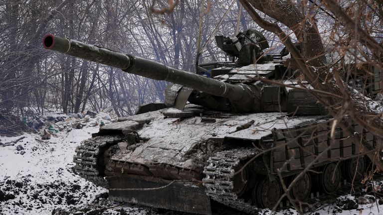 A T-64 tank of the Ukrainian 92nd Ivan Sirko Separate Assault Brigade is seen at a position near the town of Bakhmut, amid Russia&#39;s attack on Ukraine, in Donetsk region, Ukraine December 13, 2023. REUTERS/Inna Varenytsia
