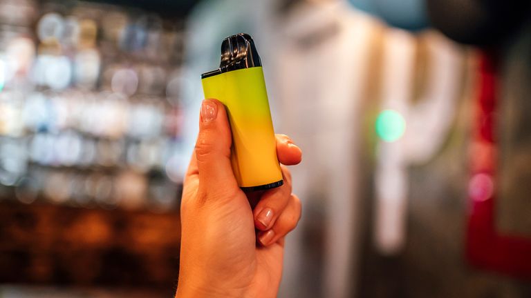 Public Health Wales calls for total ban of disposable vapes UK