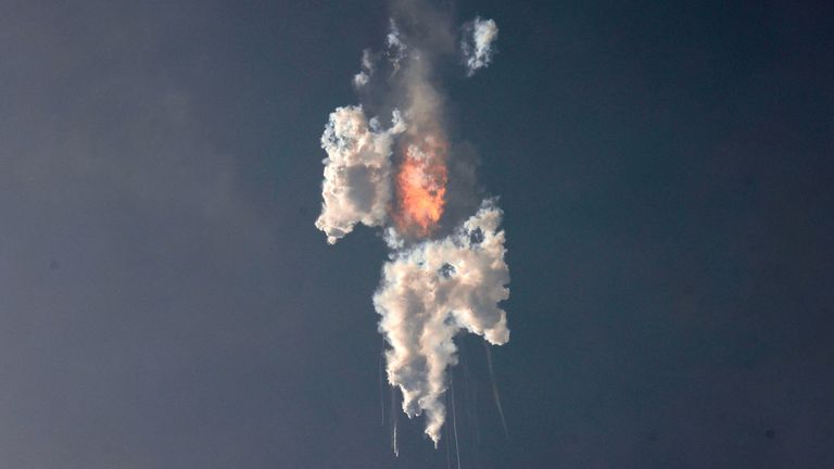 SpaceX&#39;s next-generation Starship spacecraft, atop its powerful Super Heavy rocket, explodes after its launch from the company&#39;s Boca Chica launchpad on a brief uncrewed test flight near Brownsville, Texas, U.S. April 20, 2023. REUTERS/Joe Skipper TPX IMAGES OF THE DAY