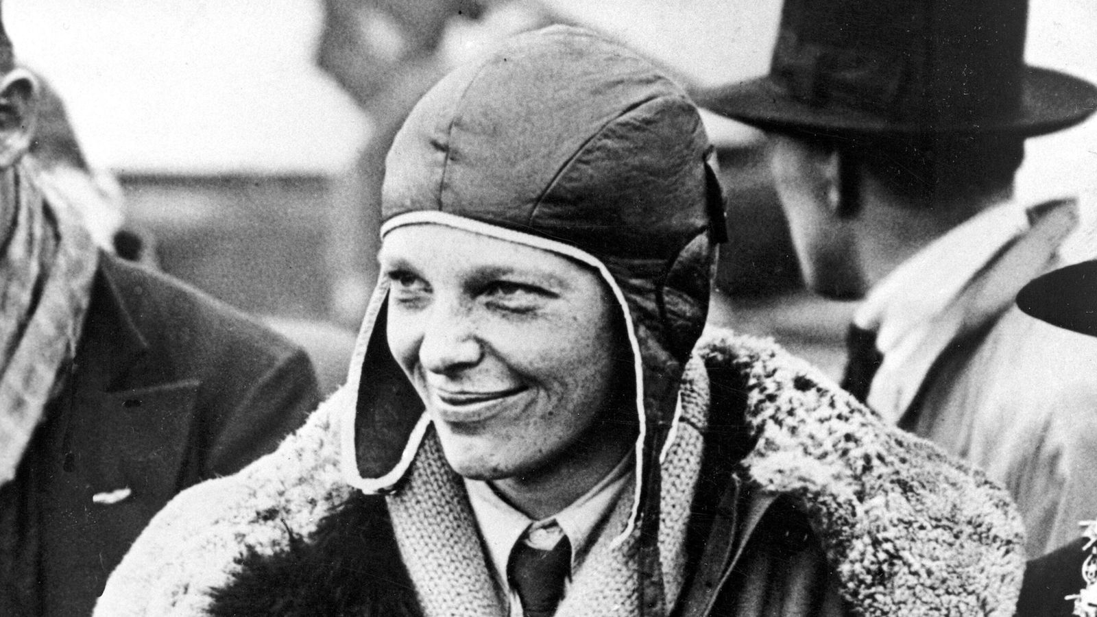 Ujawniając „zdjęcia” zaginionego samolotu, Amelia Earhart rozwiązuje problem zniknięcia.  Wiadomości z USA