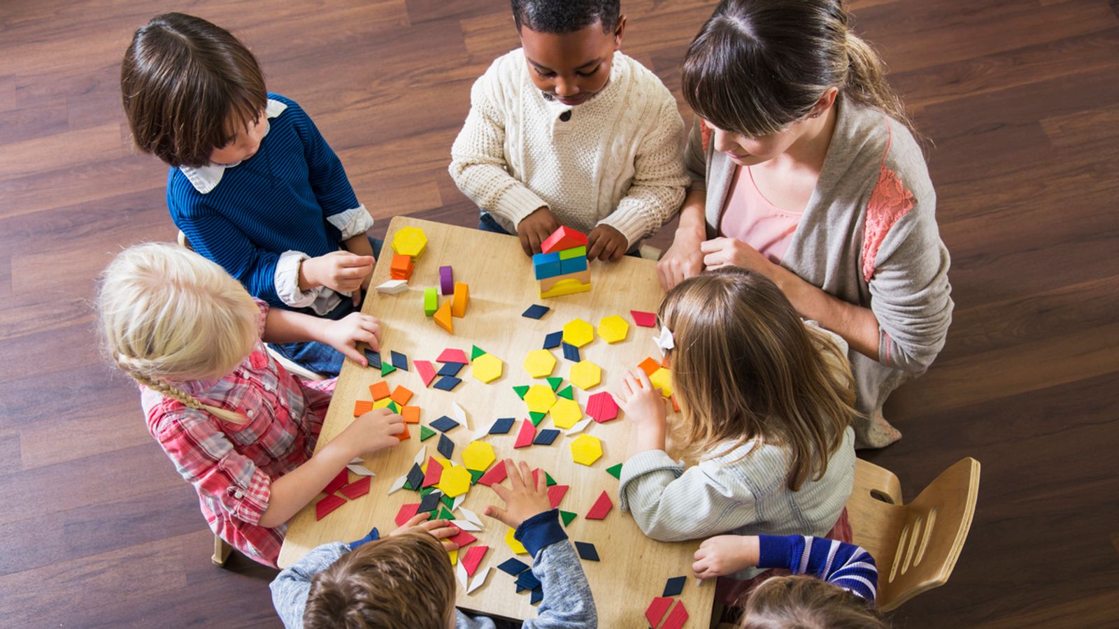 Политика на живо Стармър обещава национално обновяване докато се изправя