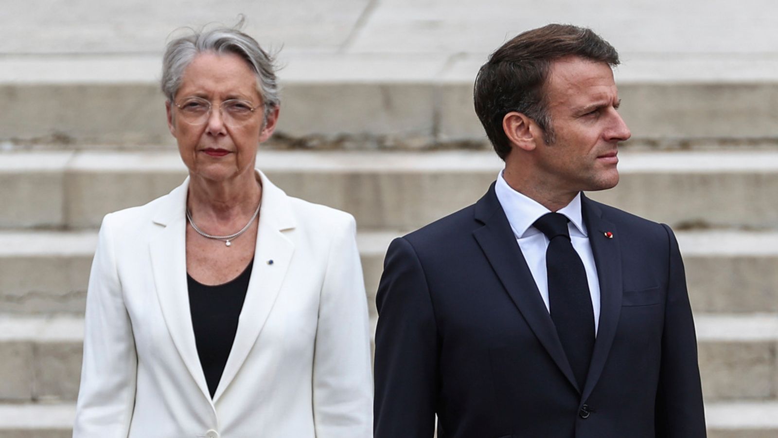 Елизабет Борн: Френският премиер подава оставка, докато Еманюел Макрон подготвя преустройства