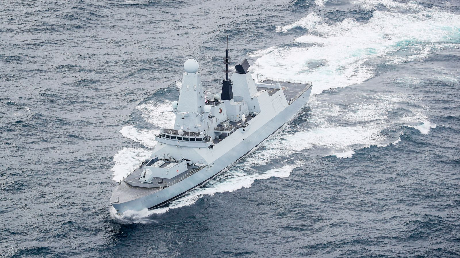 „Не пропуска“: Британски военен кораб в Червено море направи „точно това, за което беше проектиран“, за да отблъсне атаката на хутите