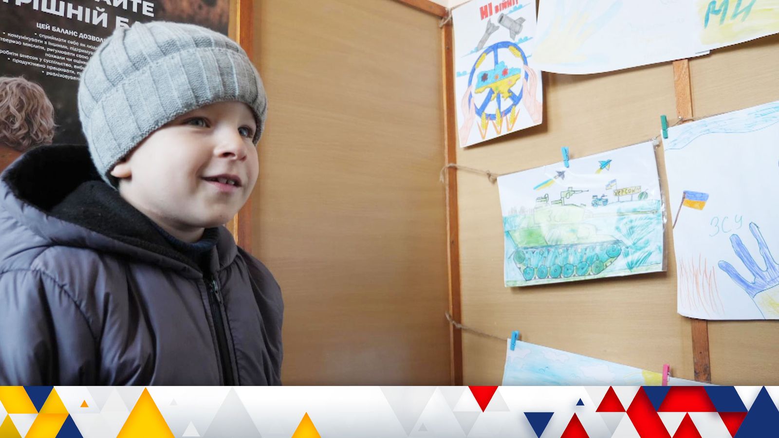 Изгубено детство: Вътре в украинското училище, затворено от война, където детски рисунки на конфликта очертават стените