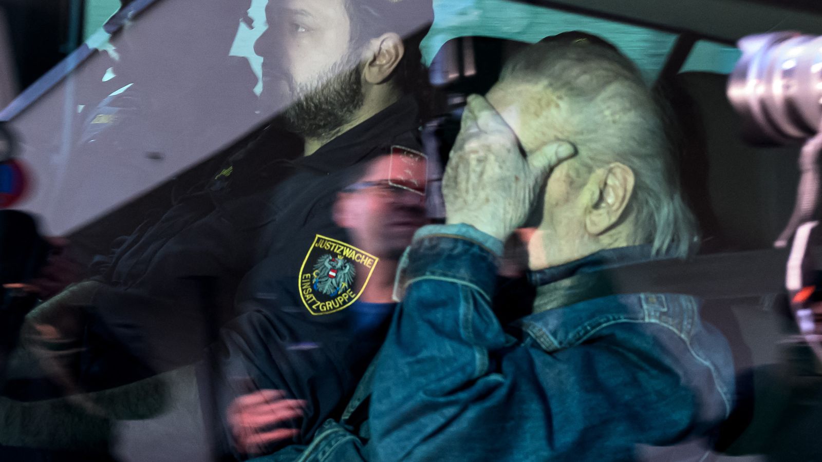 88-годишният Йозеф Фрицъл може да бъде освободен в обикновен затвор, съдебни правила - в ход, който проправя път за прехвърляне в старчески дом