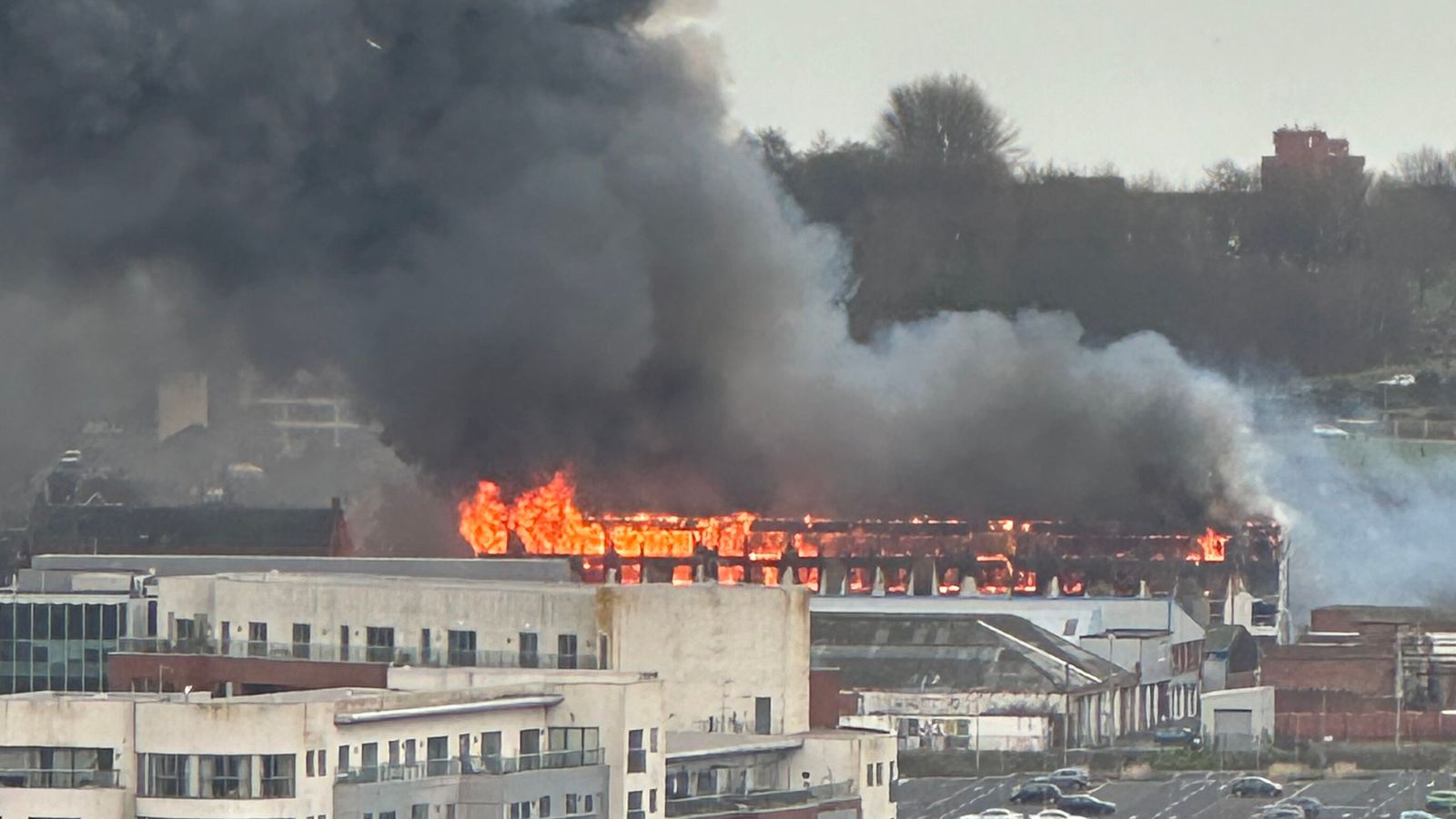 Liverpool fire: Major incident declared as large building 'showing signs of collapse'