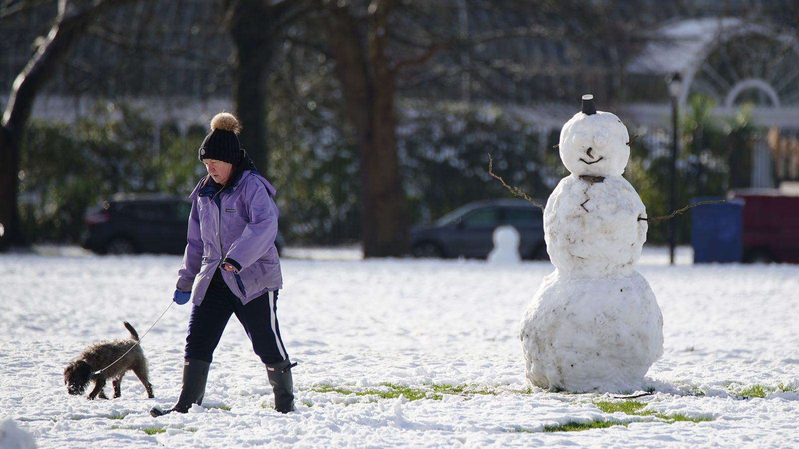Времето в снимки: Снежни сцени в Обединеното кралство на фона на предупреждения за „горчиво“ студени дни предстоящи
