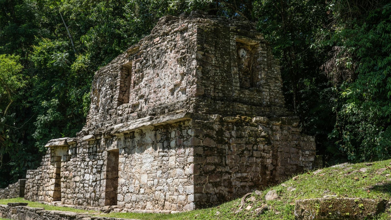 Древните руини на маите в Мексико са отсечени поради насилието на наркокартелите