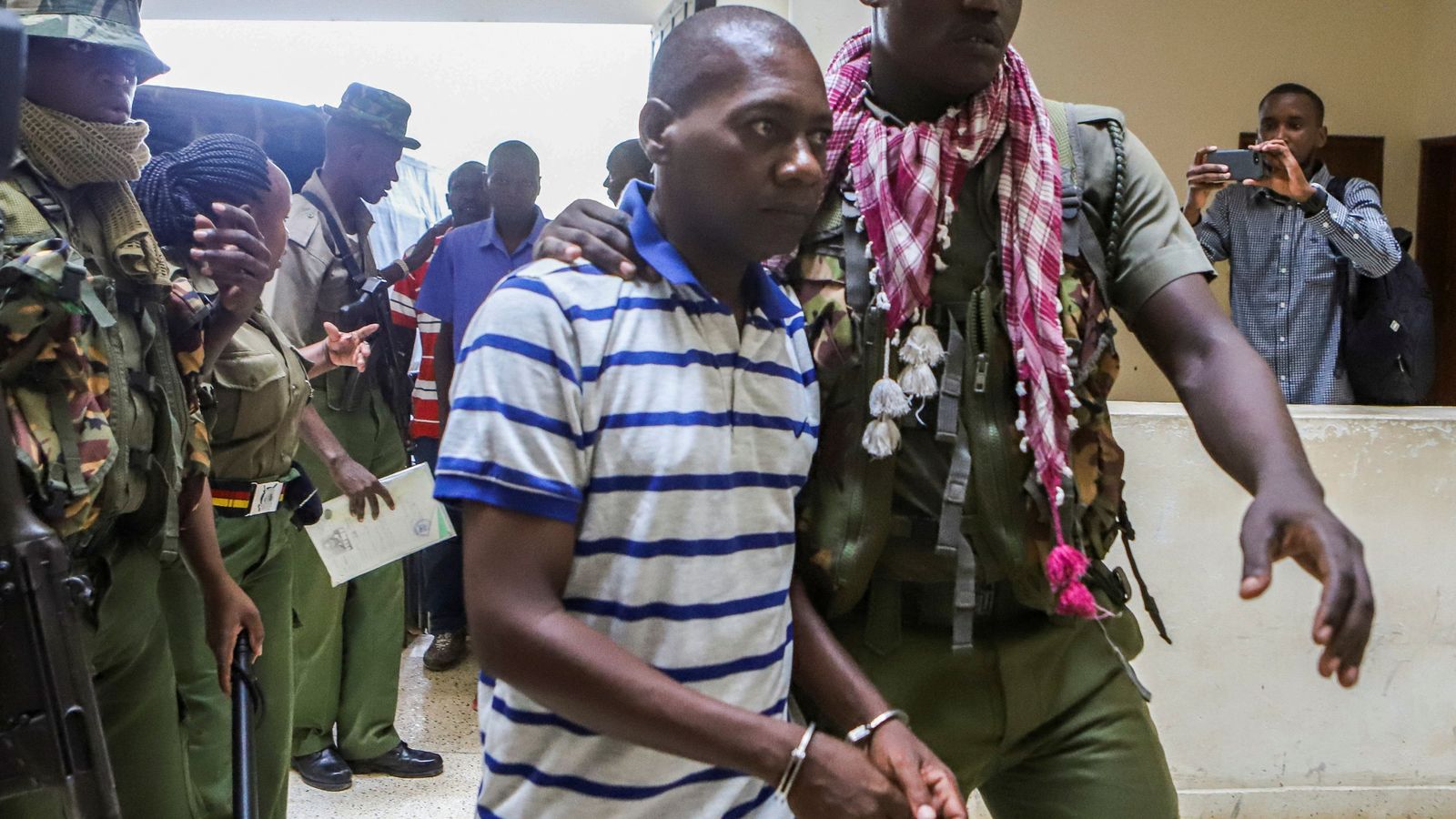 Лидерът на култа към деня на страшния съд в Кения Пол Макензи е обвинен в убийството на 191 деца