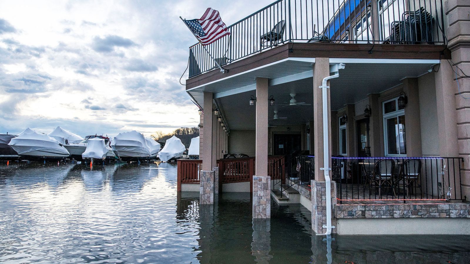 At least five dead and 600,000 without power as storm hammers much of ...