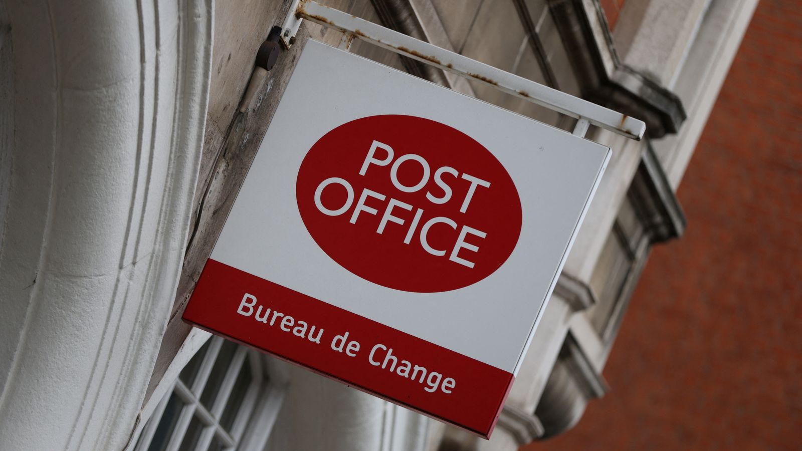 „Необходимост от ново ръководство“ в пощенската служба, тъй като председателят Хенри Стаунтън беше отстранен, казва бизнес секретарят Кеми Баденок
