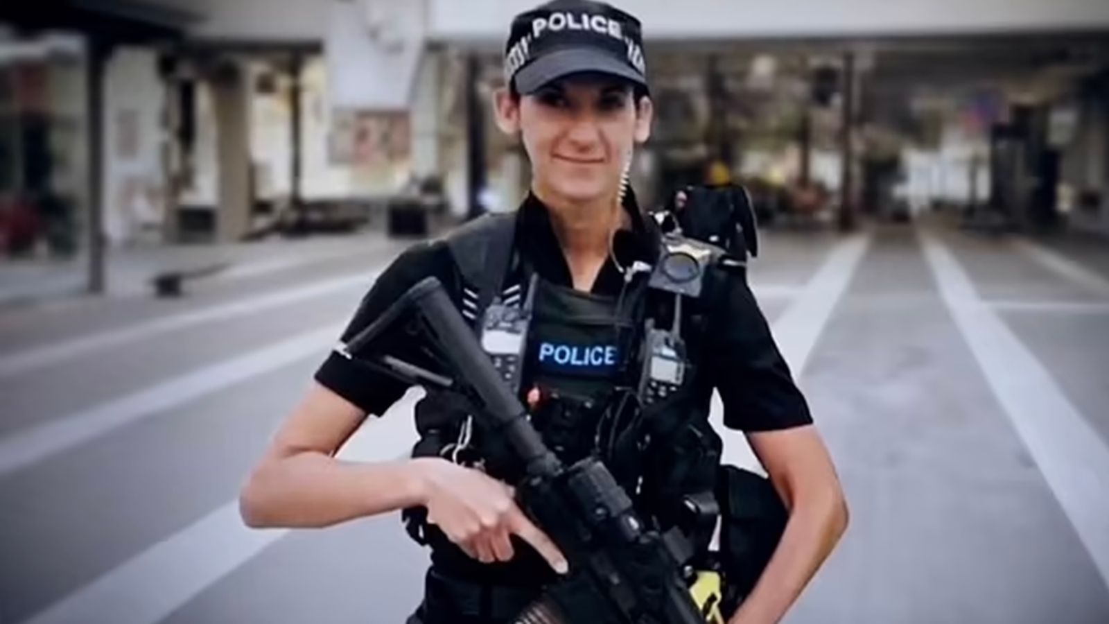 Полицията в Уест Мидландс ще плати на бившия служител по огнестрелни оръжия Ребека Калам съобщи сума от £820 000 в случай на дискриминация по полов признак