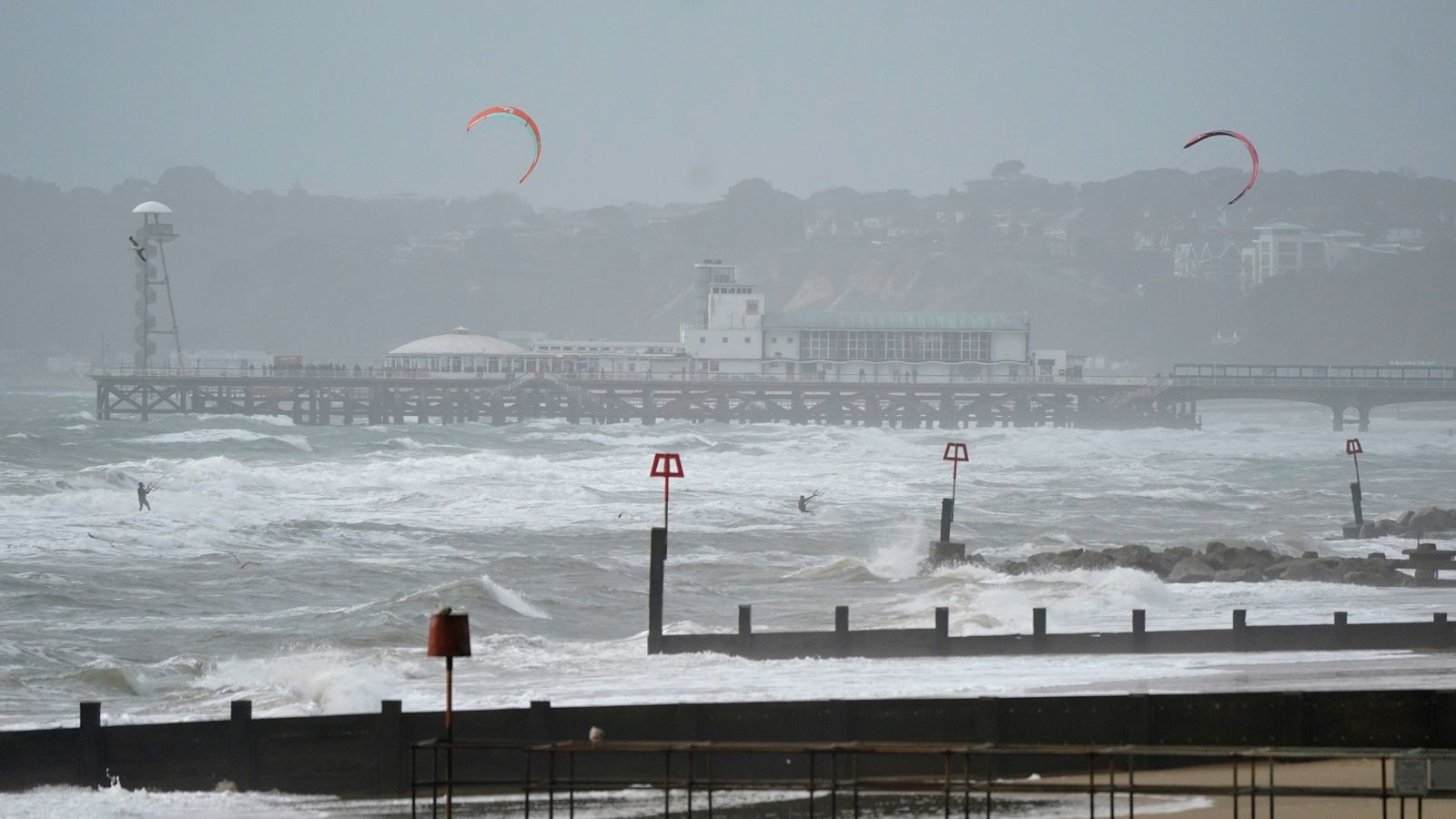 UK Weather - Storm Isha: Met Office Makes Rare Move Issuing Amber Wind ...