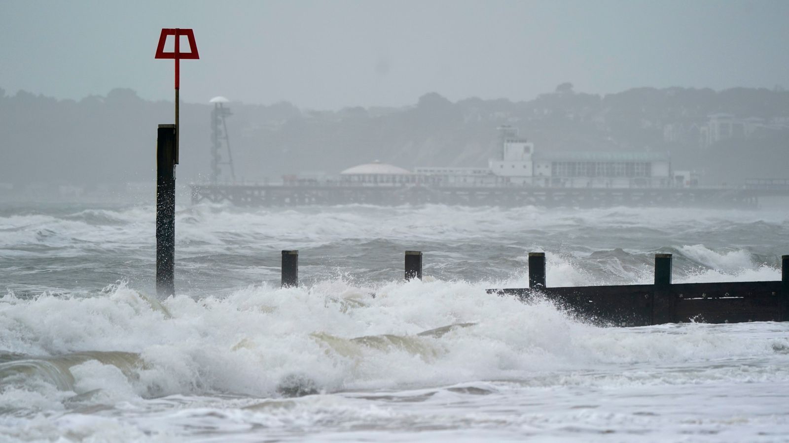 Uk Weather Storm Isha Met Office Makes Rare Move Issuing Amber Wind Alert For Almost Whole Of