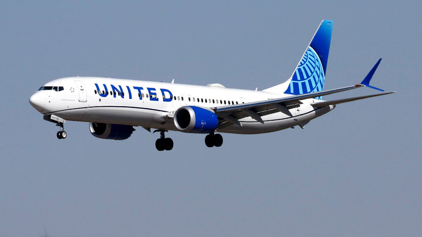 Loose bolts found on United Airlines 737 Max 9 aircraft during inspections