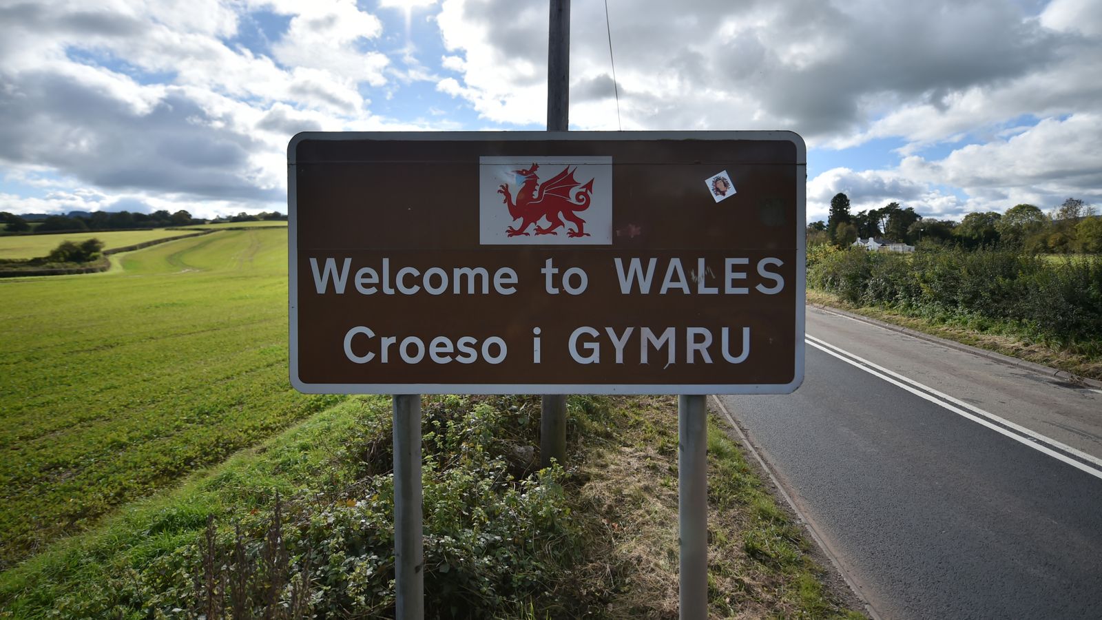 Welsh independence 'viable' but 'most uncertain option' for Wales's future, report finds