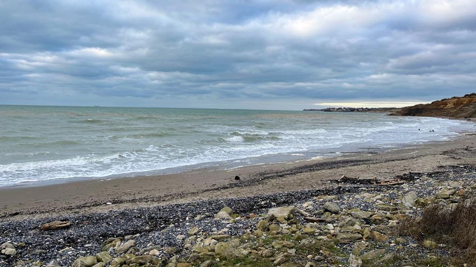 Five migrants die while attempting to cross Channel to UK