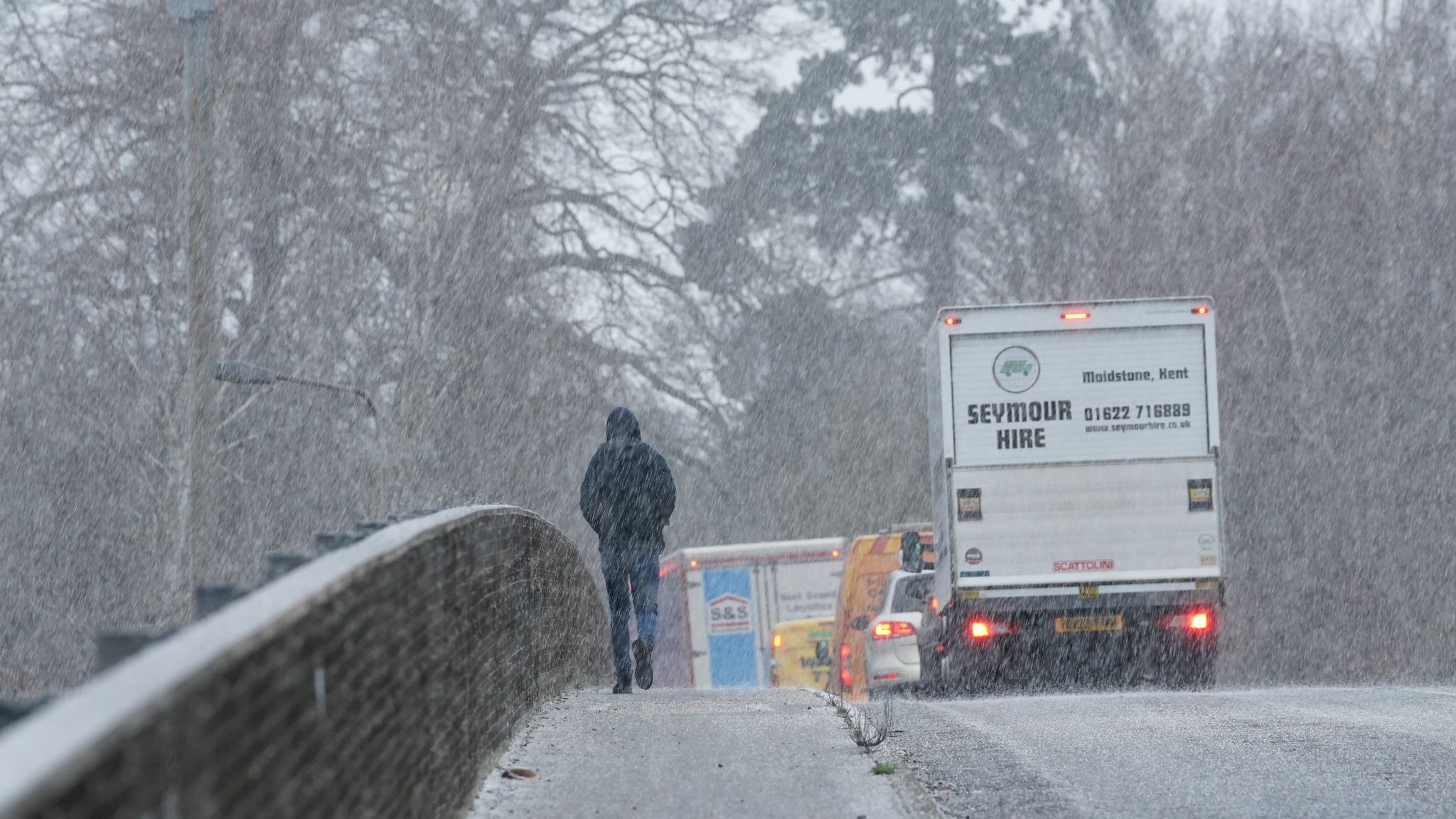 uk-weather-severe-snow-alert-issued-with-communities-warned-they