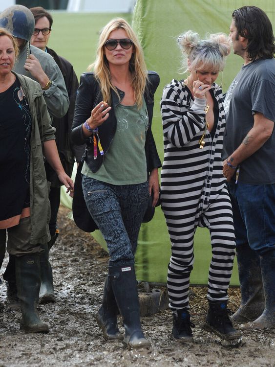 British model Kate Moss arrives with Jaime Winstone to watch her boyfriend Jamie Hince play with the The Kills on stage at Glastonbury Music Festival, Glastonbury, England, Saturday, June 25, 2011. More than 170,000 ticket-holders have arrived at Worthy Farm for the 41st festival. (AP Photo/Joel Ryan)


