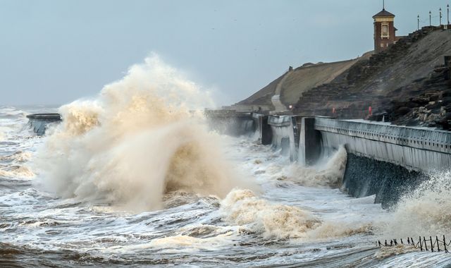 UK weather: Travel disruption as gusts of 80mph hit parts of UK amid yellow weather... - Vimarsana News