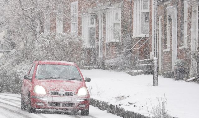 UK weather: Temperatures forecast to plummet to -5C, bringing risk of 'substantial snow' and wintry hazards - Vimarsana News
