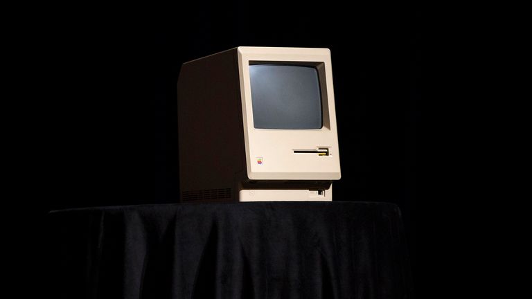 A Macintosh 128K personal computer is seen on stage before an event celebrating the 30th anniversary of the Macintosh in Cupertino, California January 25, 2014. REUTERS/Stephen Lam (UNITED STATES - Tags: BUSINESS ANNIVERSARY SCIENCE TECHNOLOGY)
