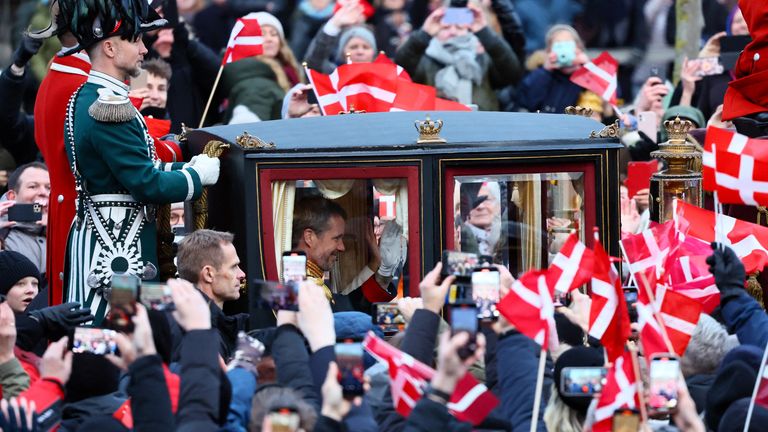 Denmark&#39;s newly proclaimed King Frederik sits in a carriage, following the abdication of former Queen Margrethe who reigned for 52 years, in Copenhagen, Denmark, January 14, 2024. REUTERS/Wolfgang Rattay