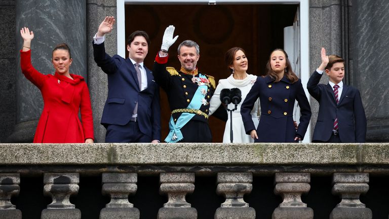 Denmark&#39;s newly proclaimed King Frederik and Queen Mary, Prince Christian, Princess Isabella, Prince Vincent and Princess Josephine gesture on the balcony of Christiansborg Palace, following the abdication of former Queen Margrethe who reigned for 52 years, in Copenhagen, Denmark, January 14, 2024. REUTERS/Wolfgang Rattay