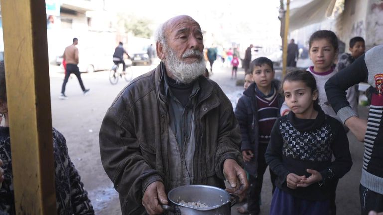 Food News Elderly man in Rafah, Gaza