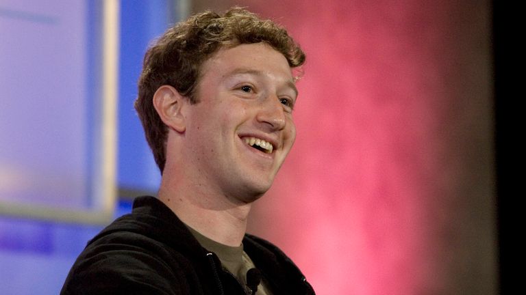Facebook founder Mark Zuckerberg speaks at the Web 2.0 summit in San Francisco, California, October 17, 2007. REUTERS/Kimberly White (UNITED STATES)
