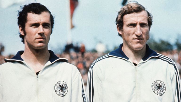 Hans-Georg SCHWARZENBECK (right), Germany, soccer player, here in the jersey of the German national soccer team, left Franz Beckenbauer, playing the national anthem, date of photo unknown, ? Photo by: SVEN SIMON/picture-alliance/dpa/AP Images
