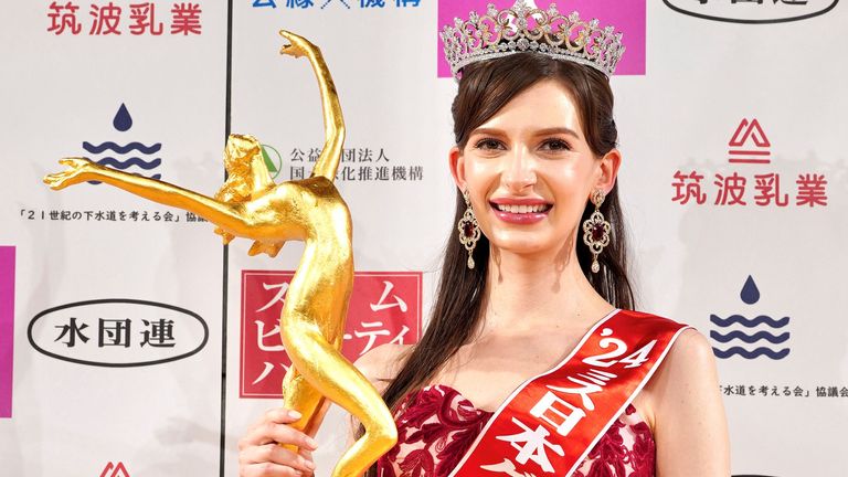 Ukraine Born Miss Japan Winner Hands Back Crown Over Affair With