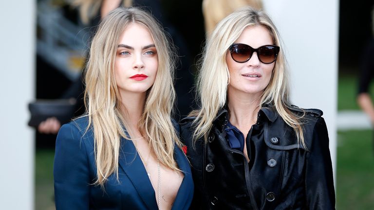 Models Cara Delevingne (L) and Kate Moss arrive to attend the presentation of the Burberry Spring/Summer 2015 collection during London Fashion Week September 15, 2014. REUTERS/Stefan Wermuth (BRITAIN - Tags: FASHION ENTERTAINMENT)
