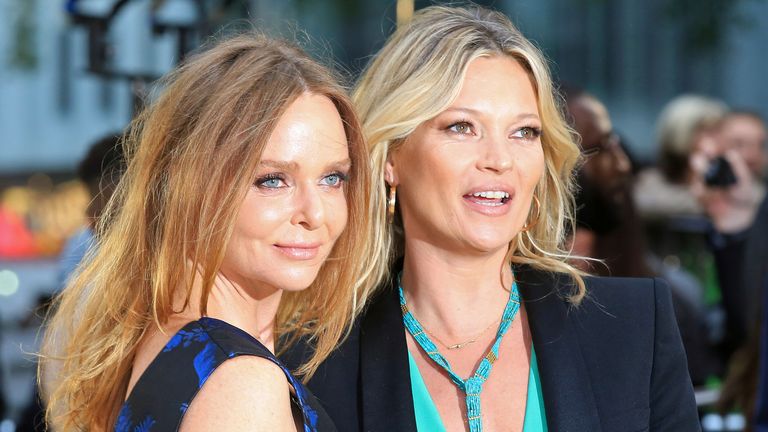 Stella McCartney (L) and Kate Moss arrive for the world premiere of "Absolutely Fabulous" at Leicester Square in London, Britain June 29, 2016. REUTERS/Paul Hackett
