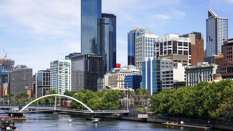 Panoramic view over the Yarra River to skyscrapers and the Evan Walker Bridge in Melbourne city centre. The pedestrian bridge on the Southbank promenade, built in 1992, connects the north and south banks. (17 January 2016) | usage worldwide Photo by: Jürgen Schwenkenbecher/picture-alliance/dpa/AP Images


