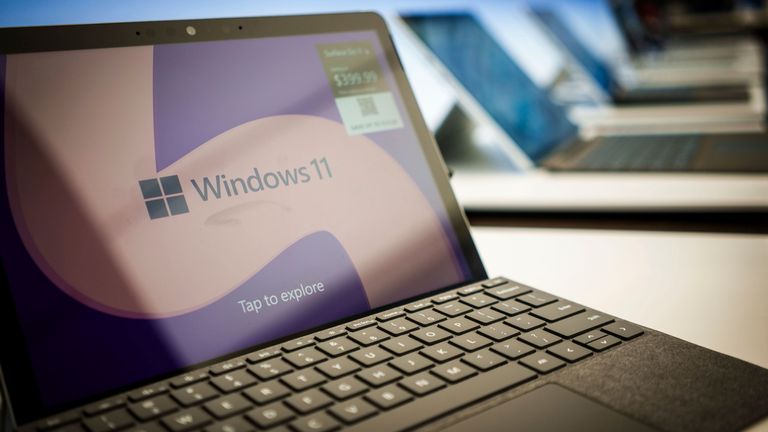 16 September 2023, USA, New York: The logo of Windows 11 from Microsoft, taken in the store on 5th Avenue in Manhattan. Photo by: Michael Kappeler/picture-alliance/dpa/AP Images


