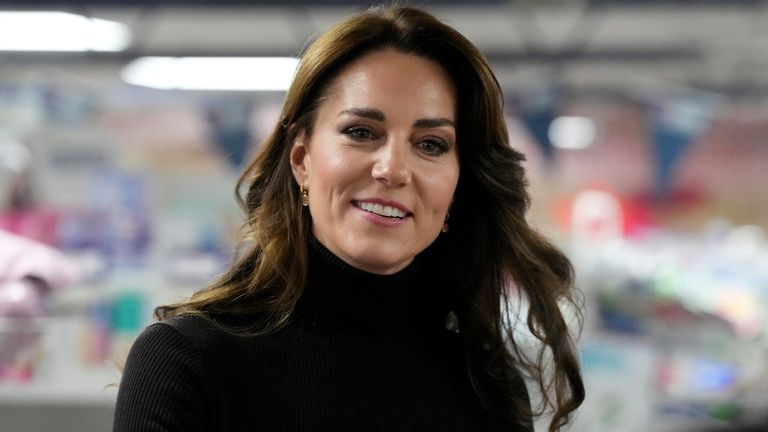 'An intern doing that wouldn't get a job': Photo agency director unimpressed by Kate's editing